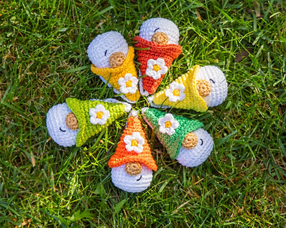 Flower Gnome Keychain — Crochet Pattern